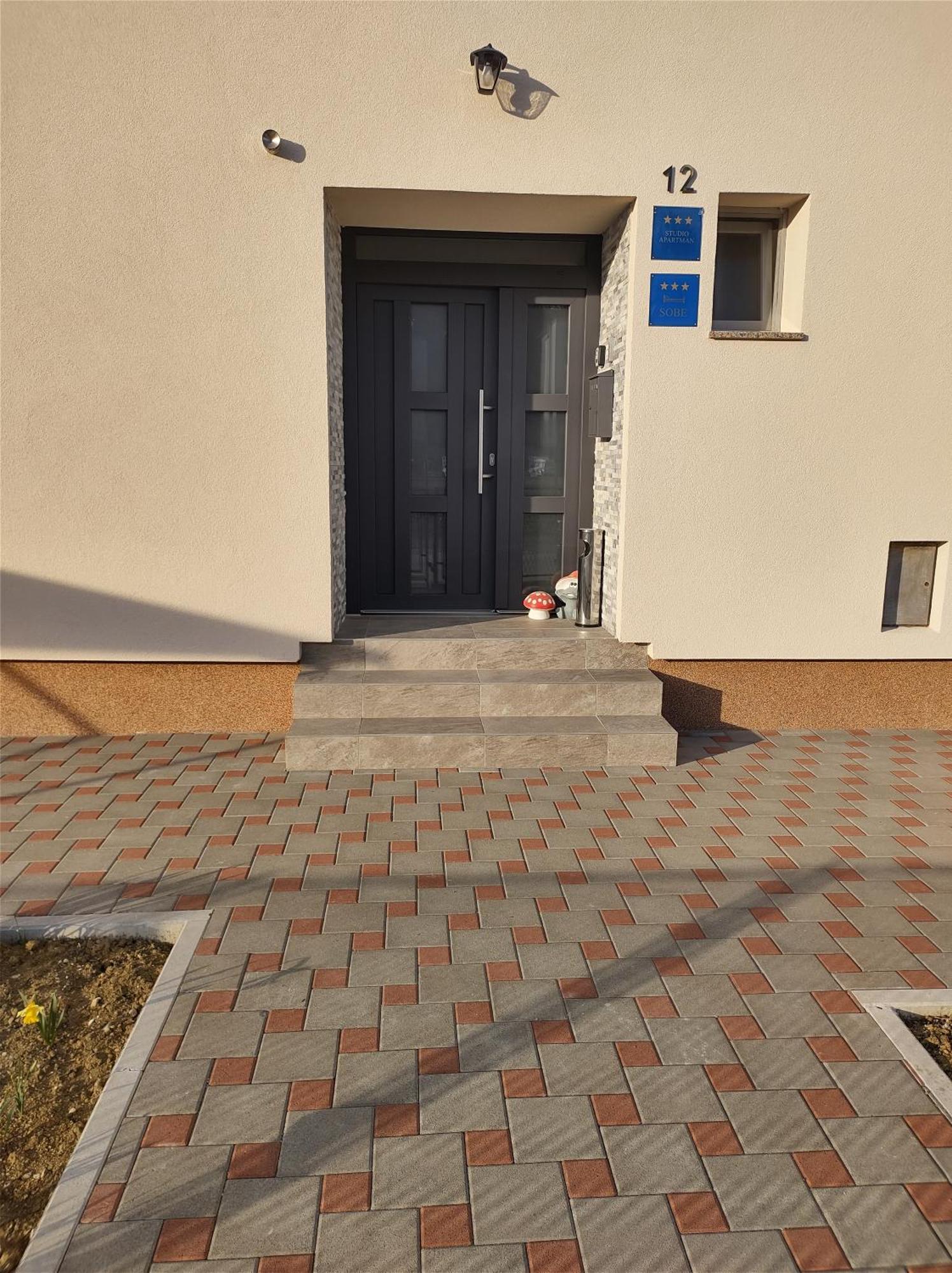 Happy Room Карловац Экстерьер фото